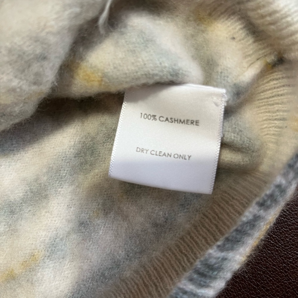 Girls Cashmere sweater-Size S